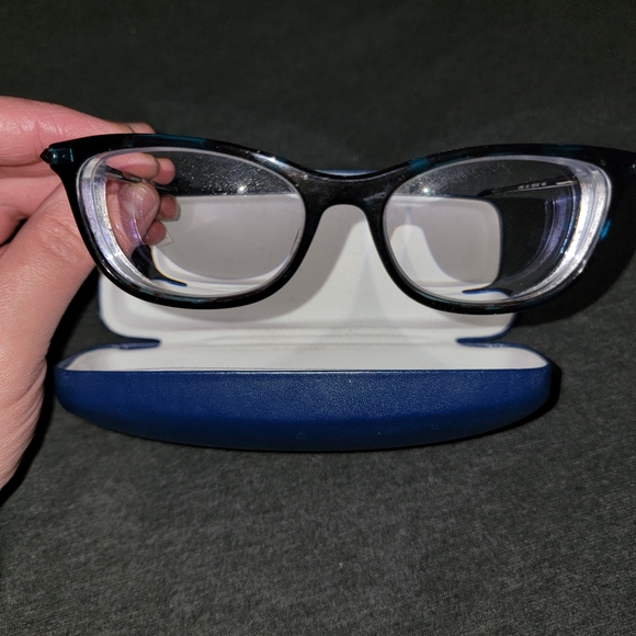 Lacoste Glasses - Eyeglasses & Case - Picture 6 of 10